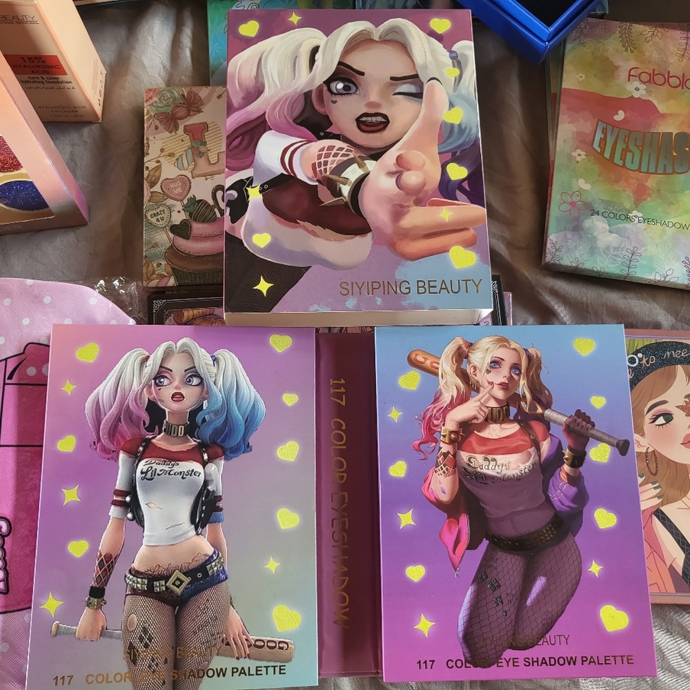 Harley Quinn 117 colors eyeshadow book palette